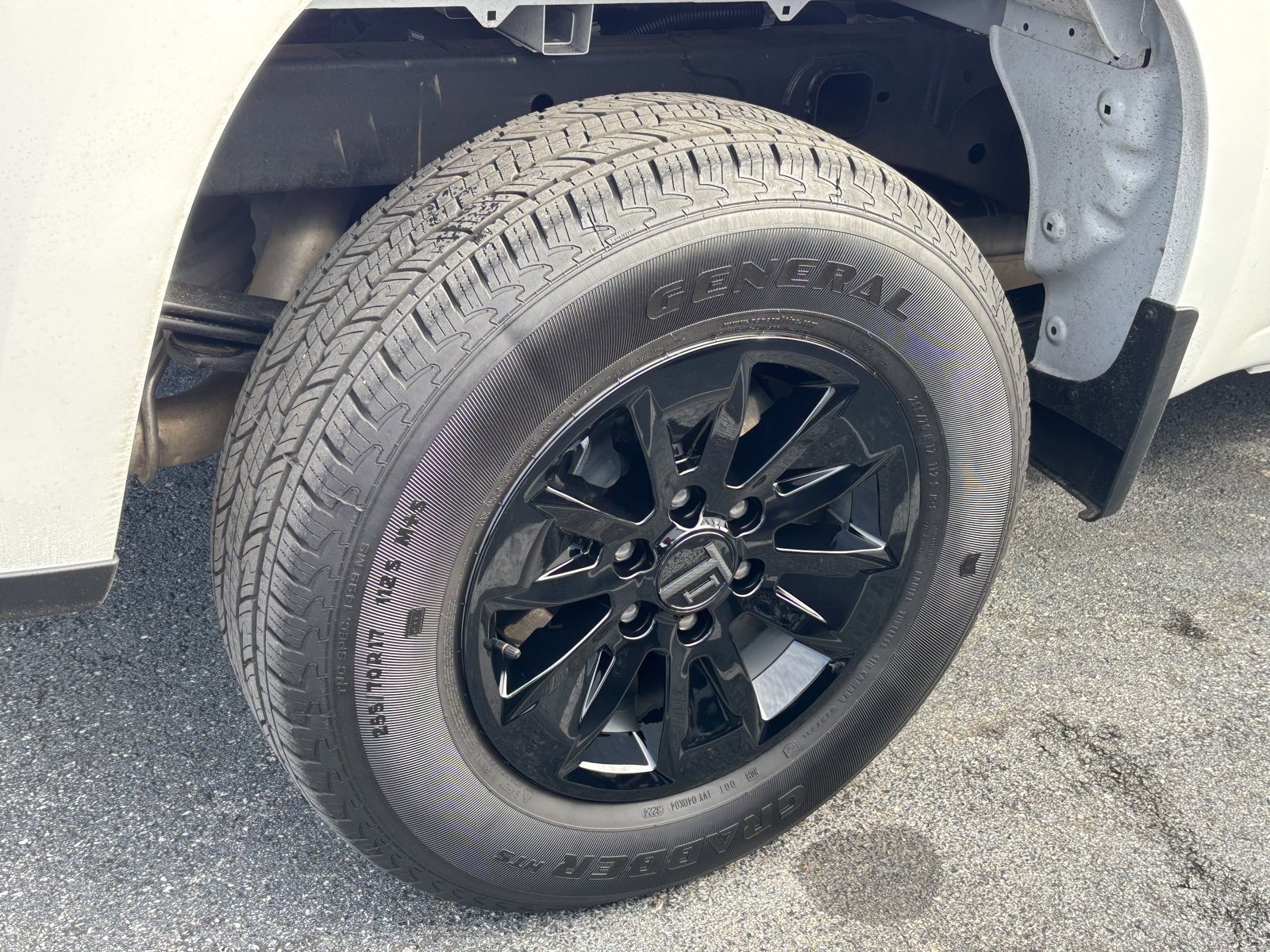 Used 2025 Chevrolet Silverado 1500 LT image 16