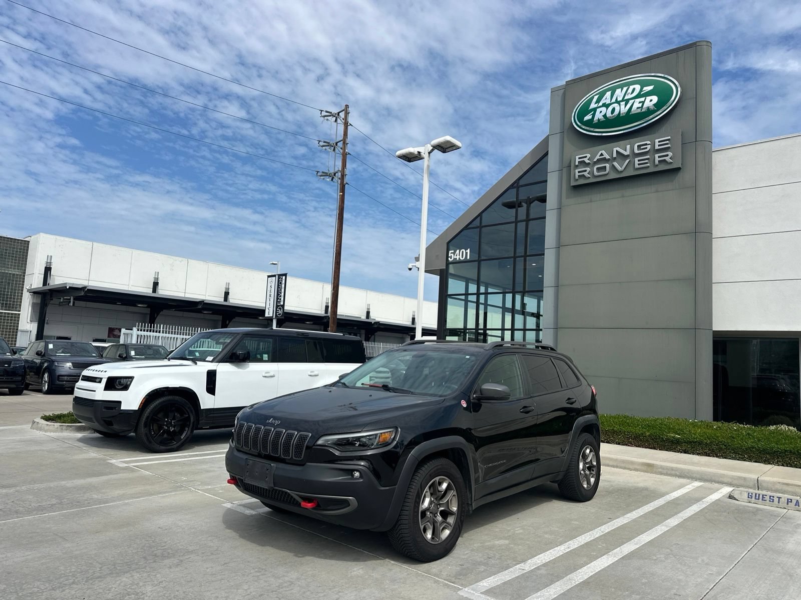 Used 2019 Jeep Cherokee Trailhawk w/ Cold Weather Group AWD/4WD video 1