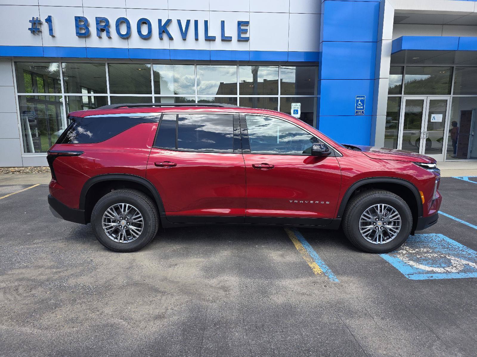 New 2026 Chevrolet Traverse LT w/ LPO, Floor Liner Package AWD/4WD image 8