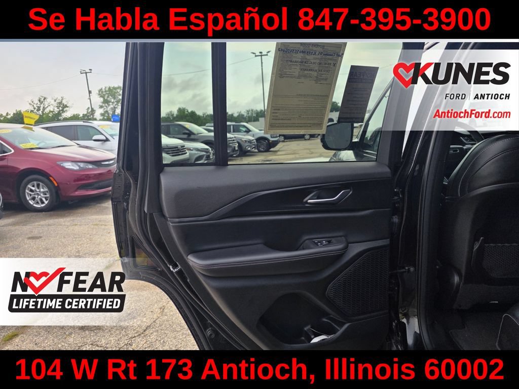 Used 2025 Jeep Grand Cherokee Altitude AWD/4WD image 23