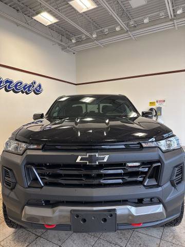 Used 2024 Chevrolet Colorado Trail Boss w/ Technology Package AWD/4WD image 7