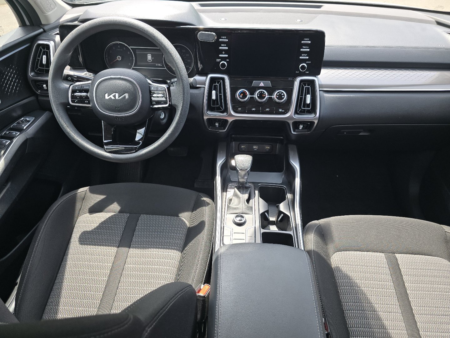 Used 2023 Kia Sorento LX AWD/4WD image 17