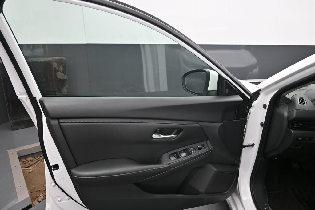 Used 2024 Nissan Sentra SV FWD image 18