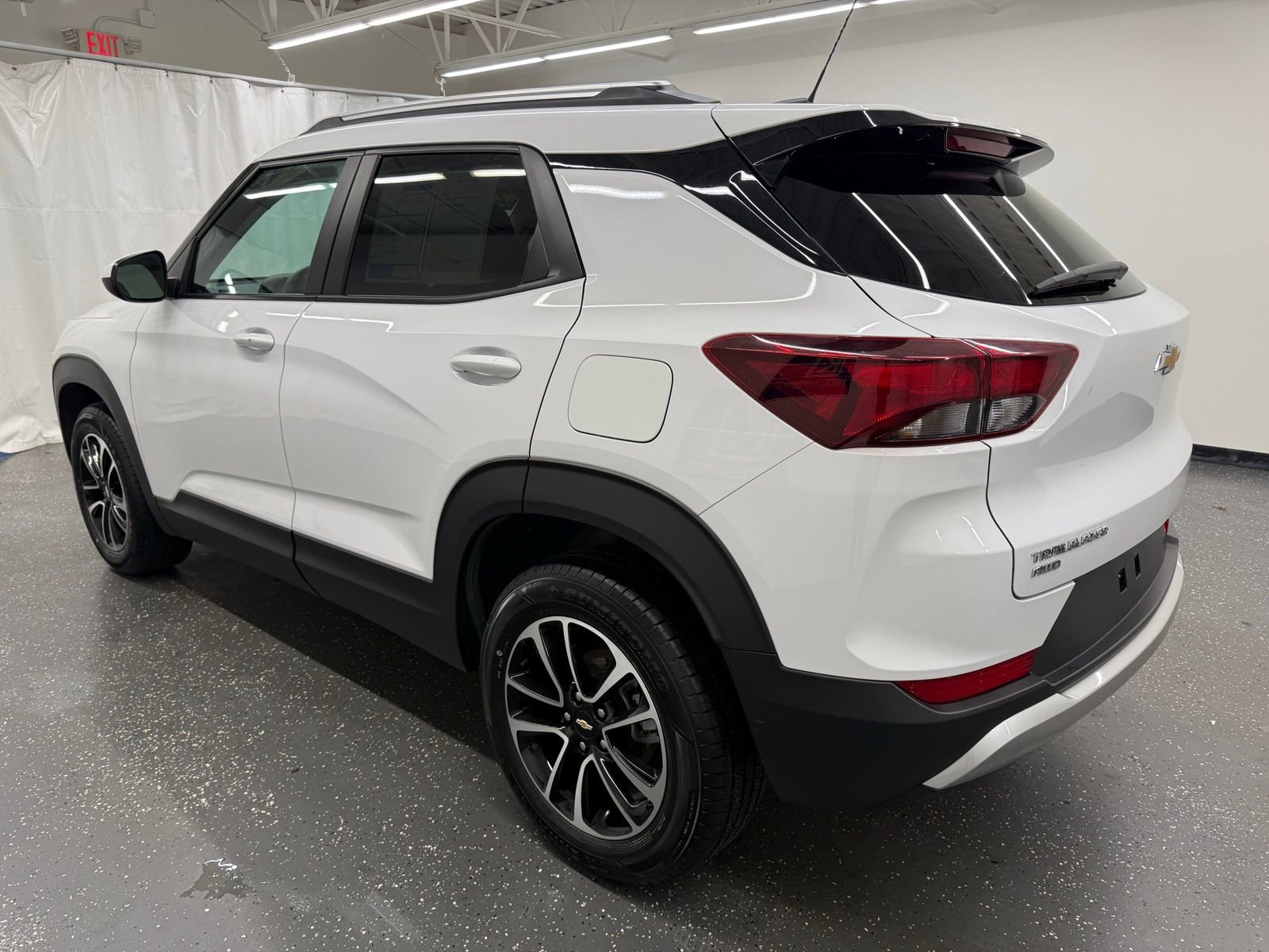 Used 2025 Chevrolet TrailBlazer LT image 3