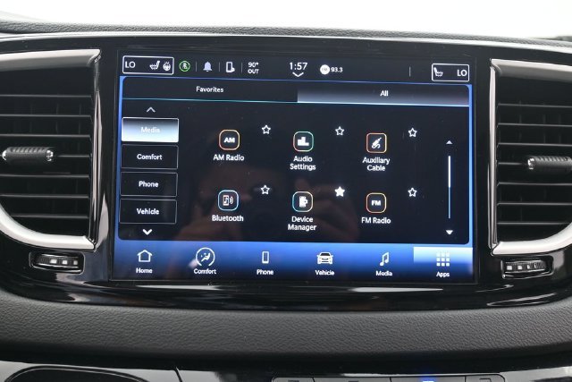 Used 2023 Chrysler Pacifica Touring-L FWD image 22
