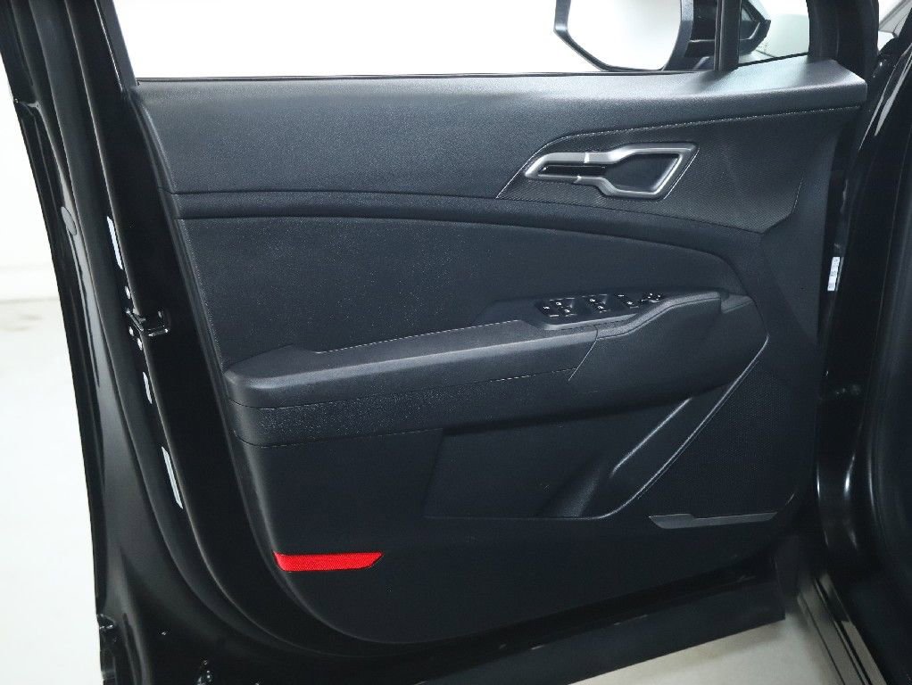 Used 2025 Kia Sportage LX image 15