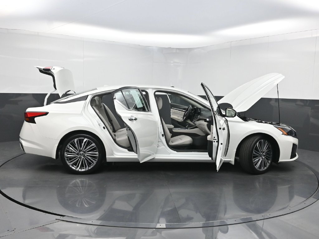 Used 2024 Nissan Altima 2.5 SL FWD image 36