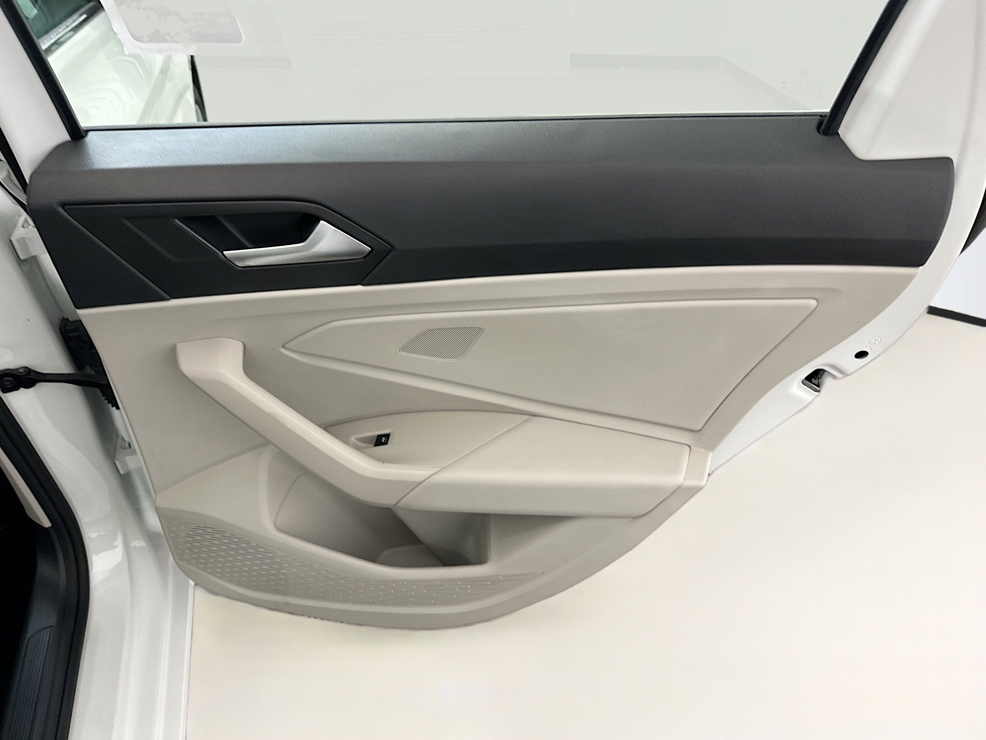 Used 2024 Volkswagen Jetta SE image 30