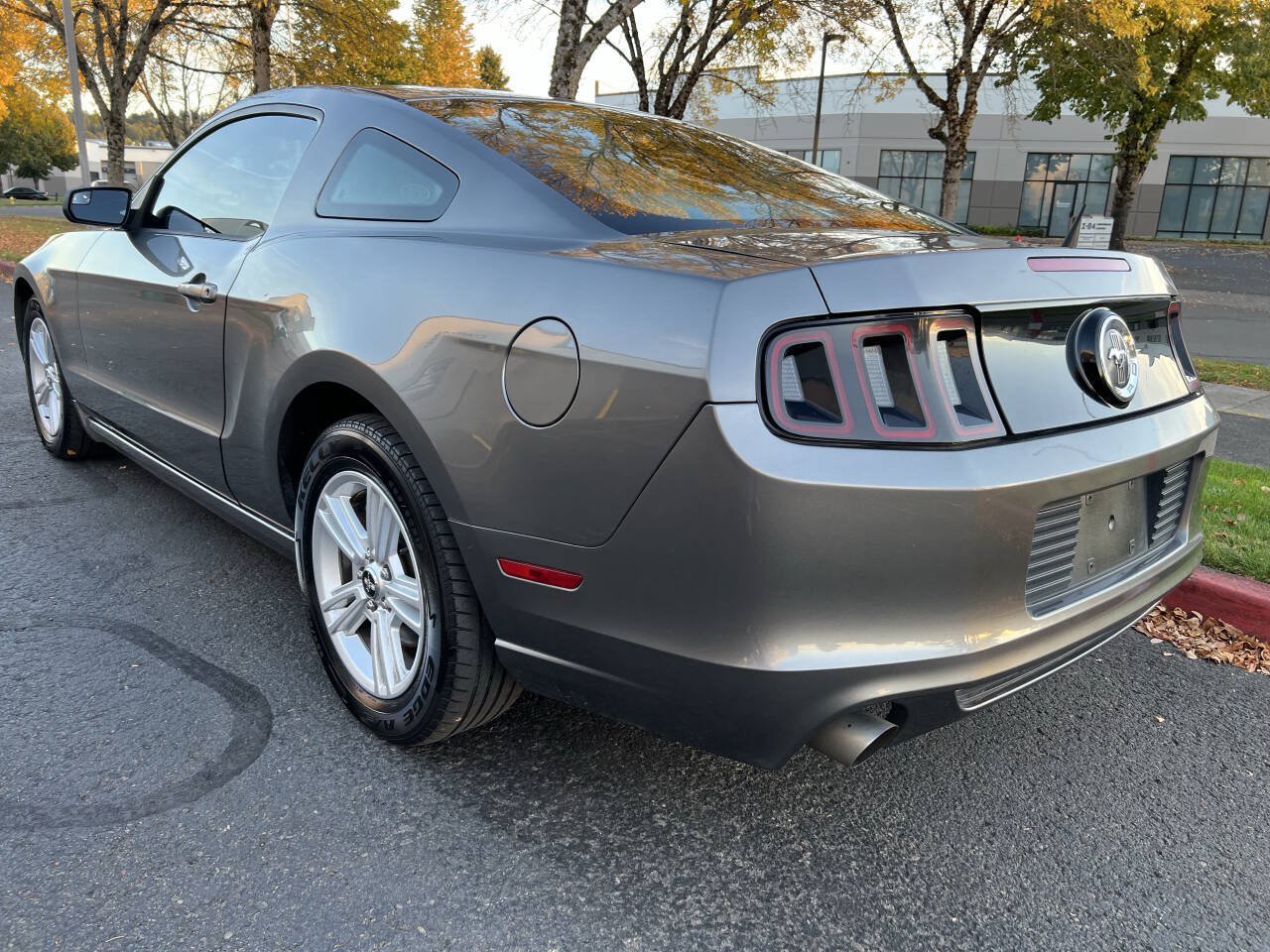 Used 2014 Ford Mustang Coupe RWD image 3