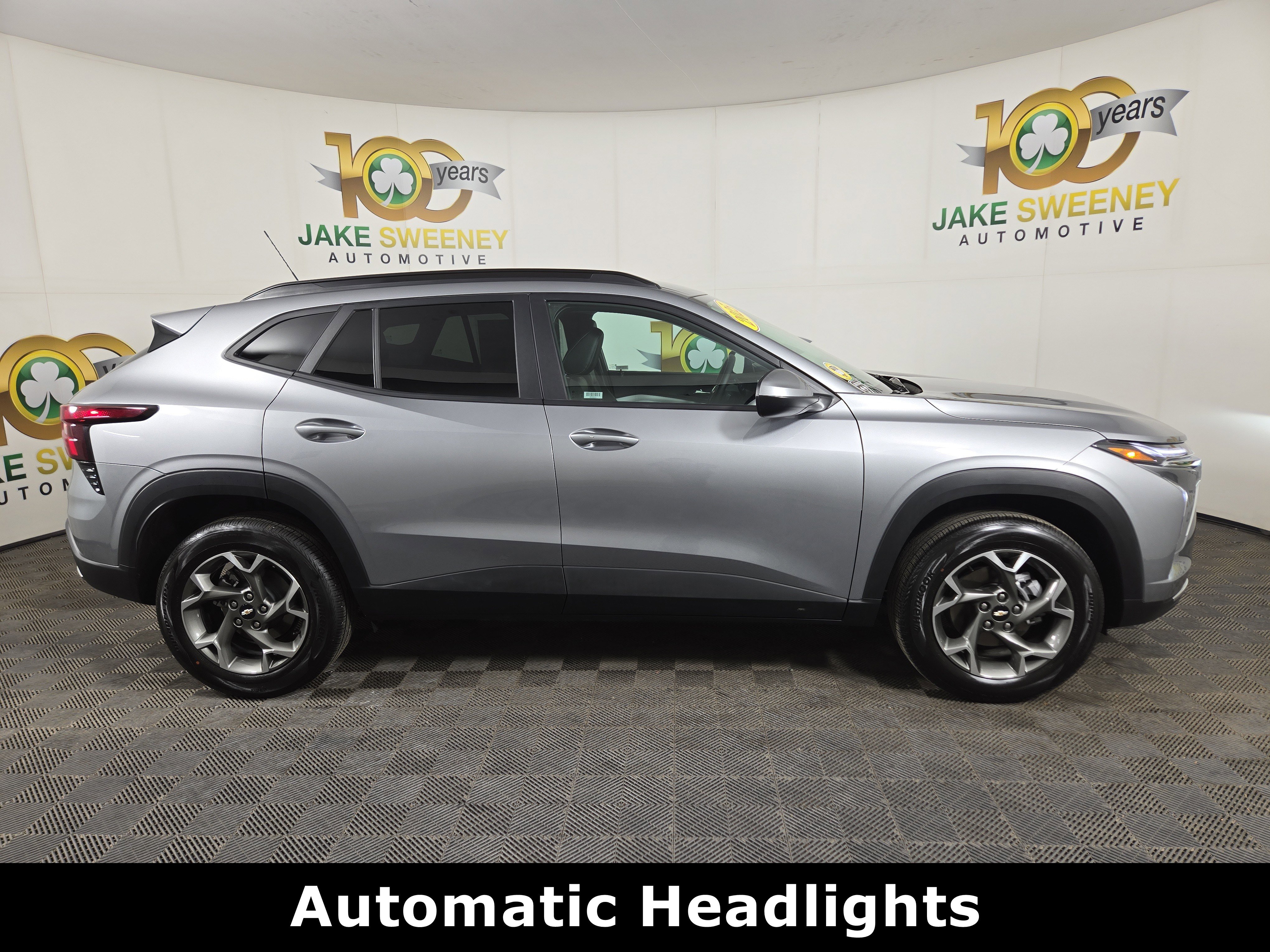Used 2025 Chevrolet Trax LT w/ LT Convenience Package image 11