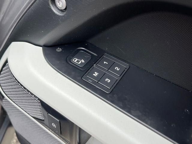 Used 2022 Land Rover Defender 110 X-Dynamic SE AWD/4WD image 24