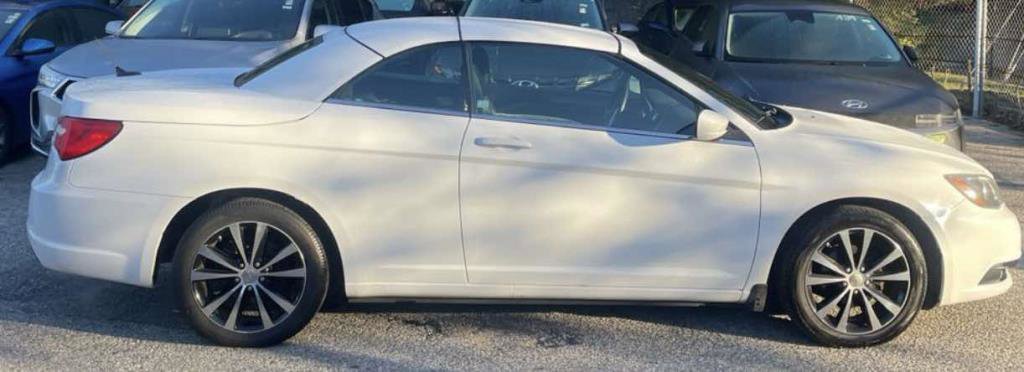 Used 2013 Chrysler 200 S image 2