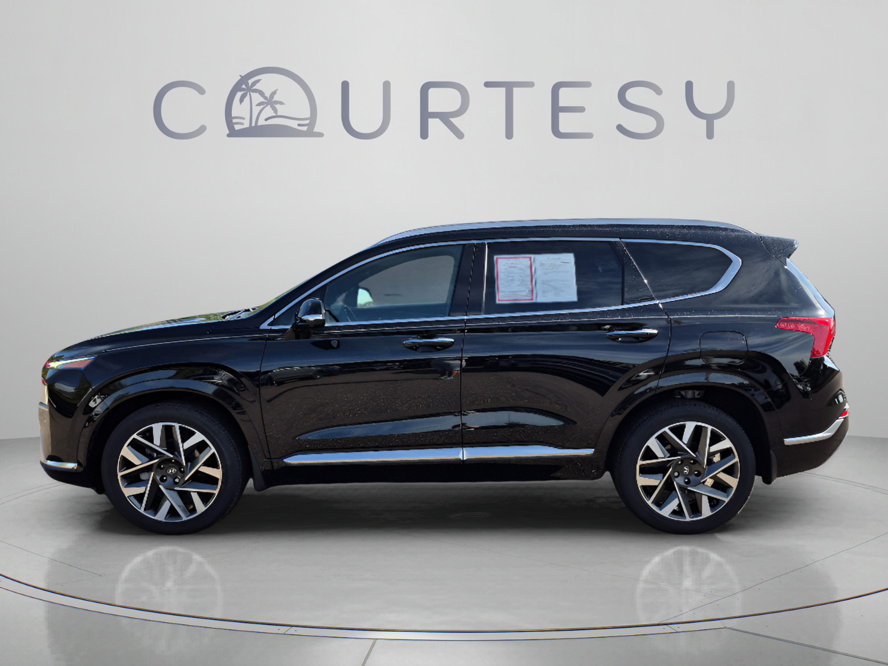 Used 2023 Hyundai Santa Fe Calligraphy FWD image 2