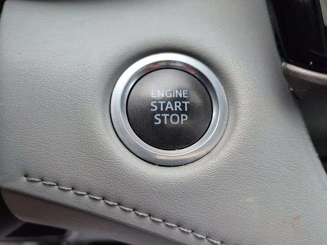 Used 2020 Toyota Highlander XLE AWD/4WD image 24