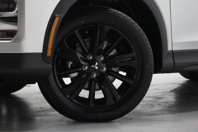 New 2026 Mitsubishi Eclipse Cross LE AWD/4WD image 3