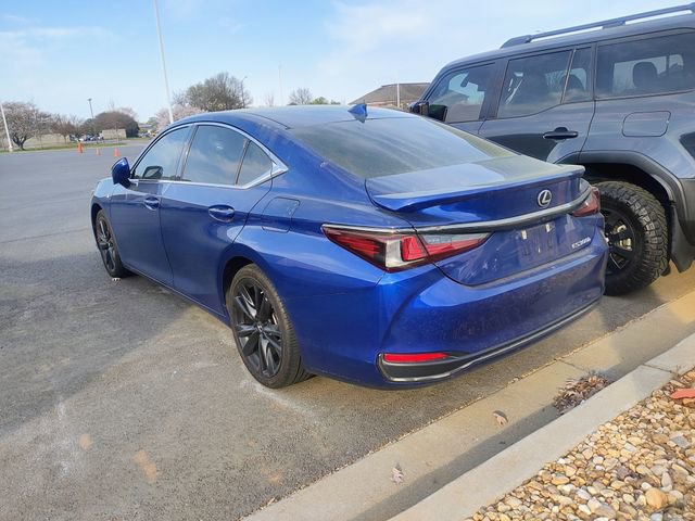 Used 2023 Lexus ES 300h F Sport image 4
