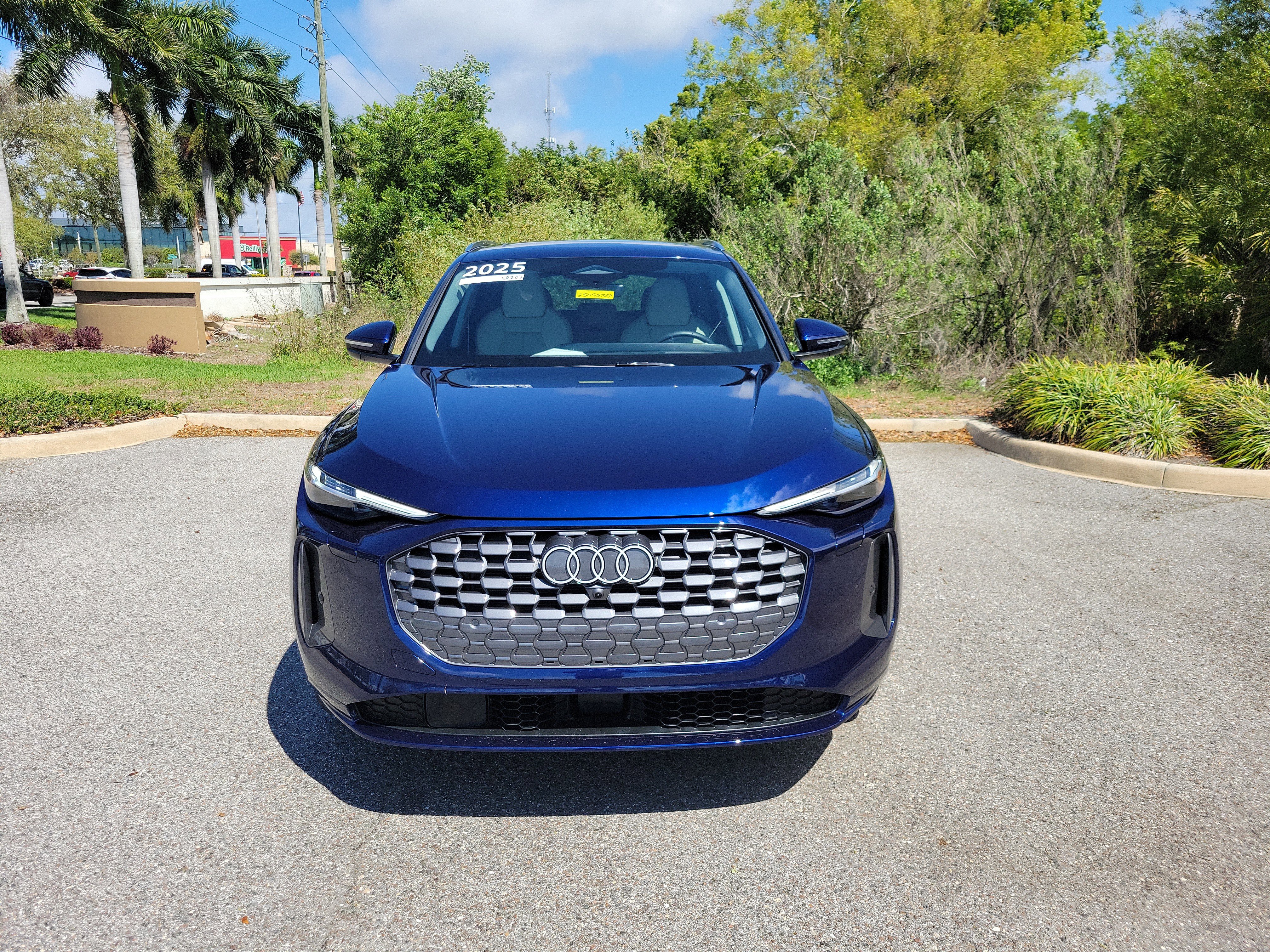 Used 2025 Audi Q5 Premium Plus w/ Premium Plus image 2