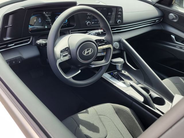 New 2026 Hyundai Elantra SE FWD image 5