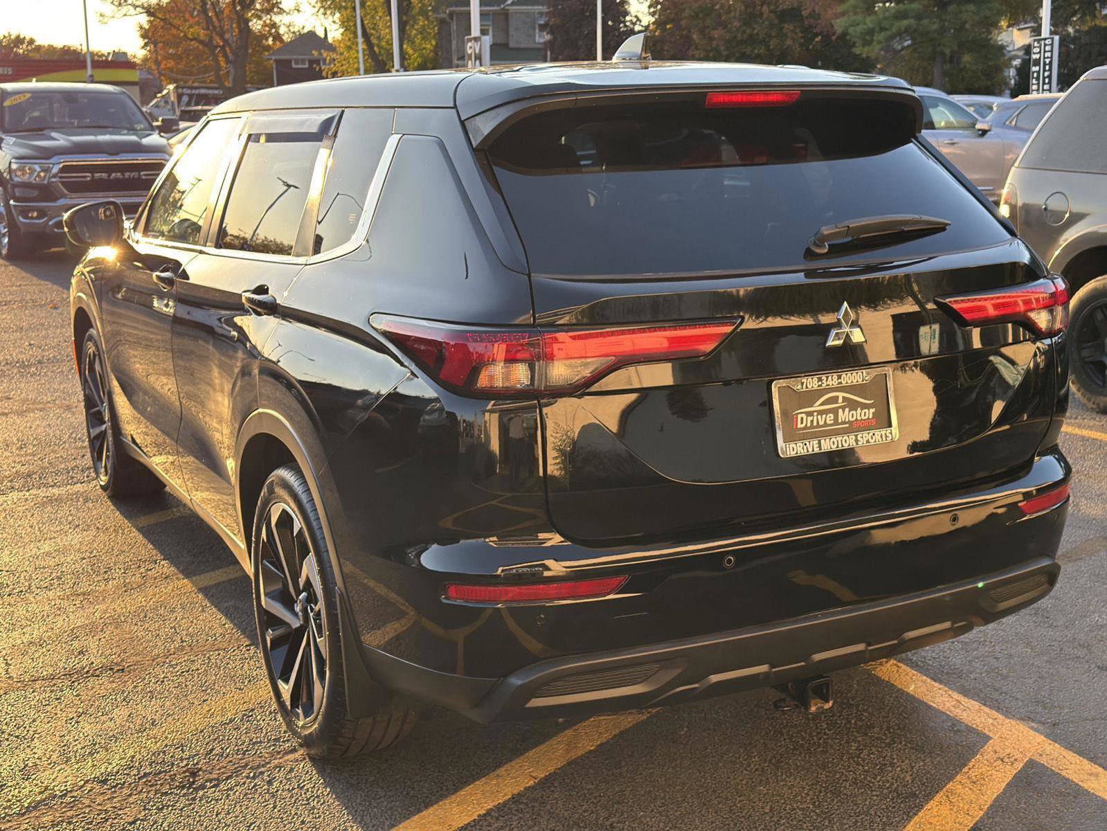 Used 2022 Mitsubishi Outlander ES image 16