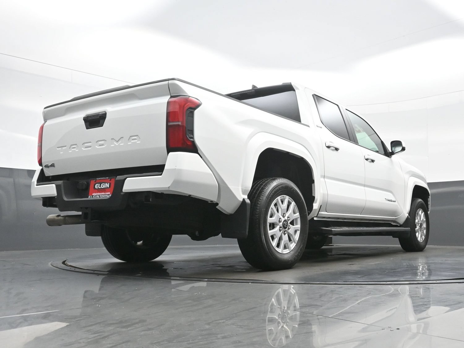 Used 2025 Toyota Tacoma SR5 AWD/4WD image 31