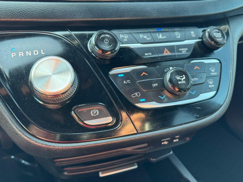 Used 2019 Chrysler Pacifica Touring Plus w/ Advanced Safetytec Group FWD image 19