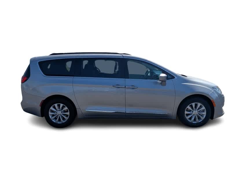 Used 2017 Chrysler Pacifica Touring-L FWD image 8