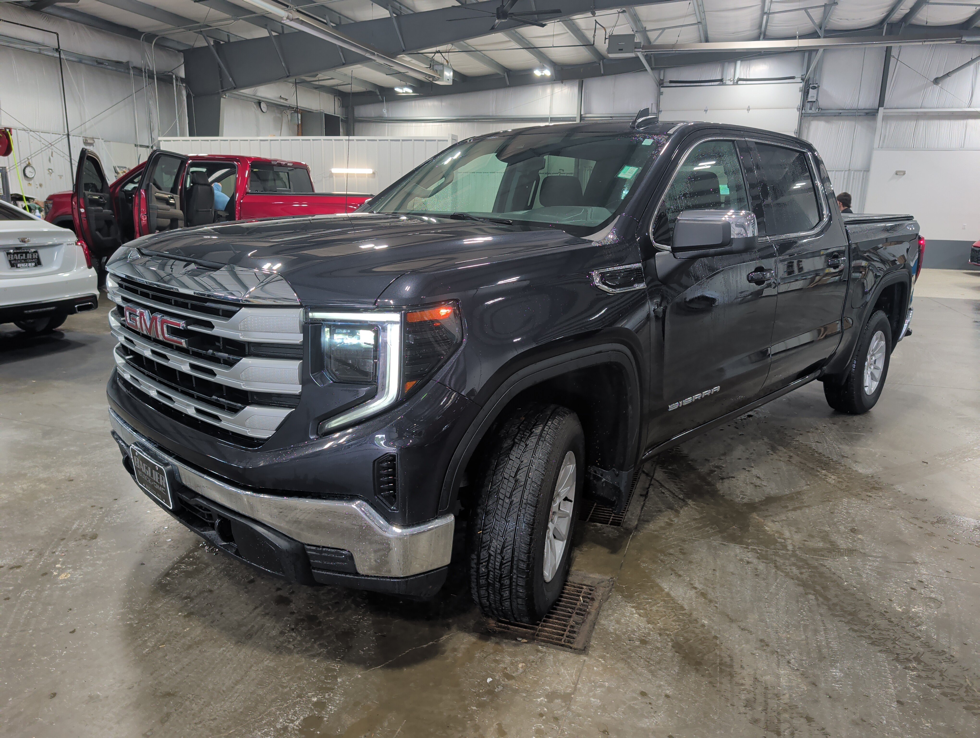 Used 2023 GMC Sierra 1500 SLE AWD/4WD image 6