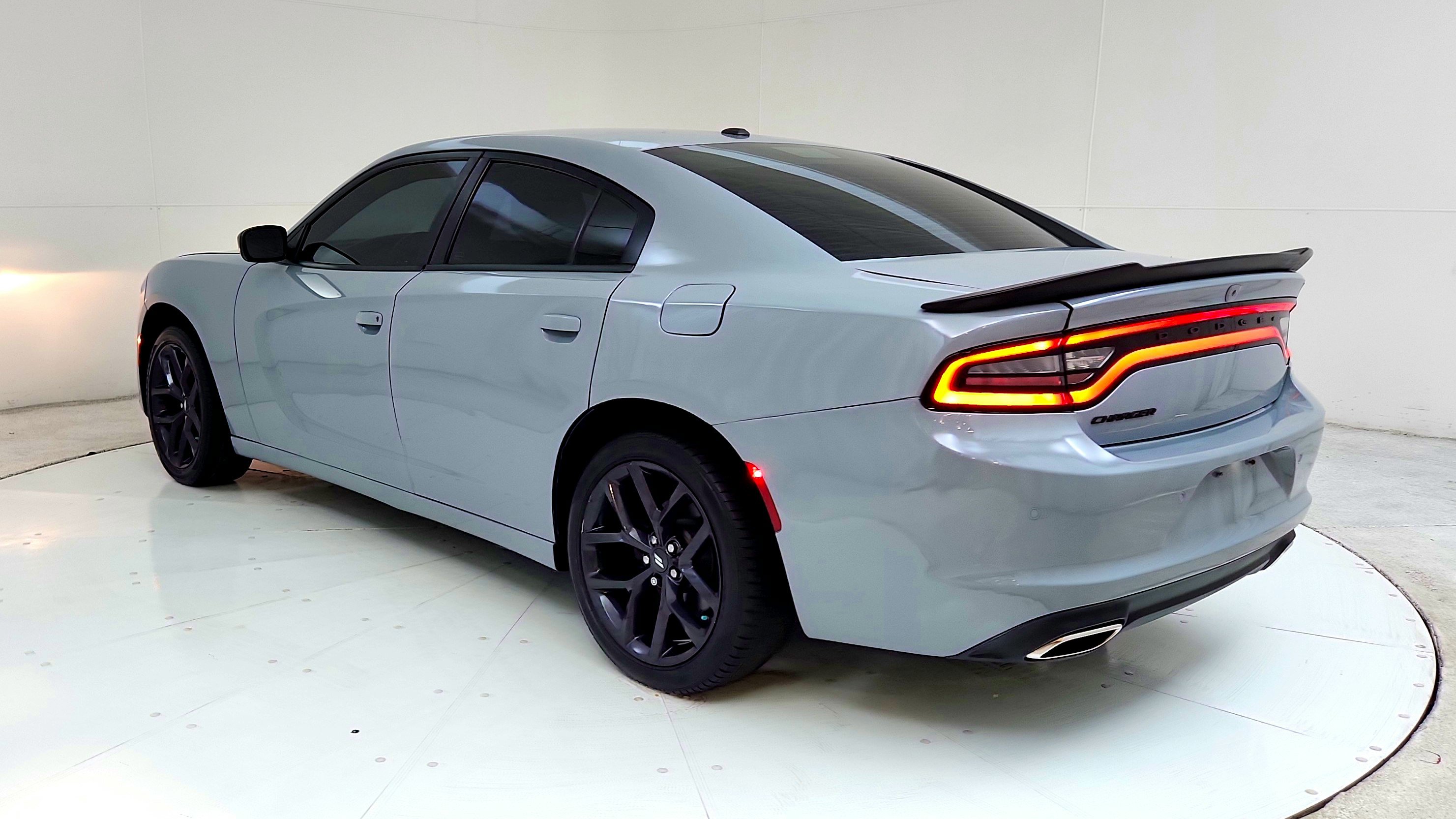 Used 2020 Dodge Charger SXT w/ Blacktop Package RWD image 5