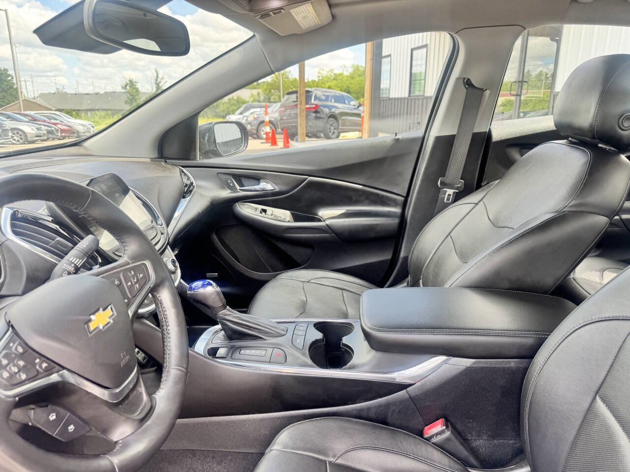 Used 2018 Chevrolet Volt Premier w/ Driver Confidence Package FWD image 14