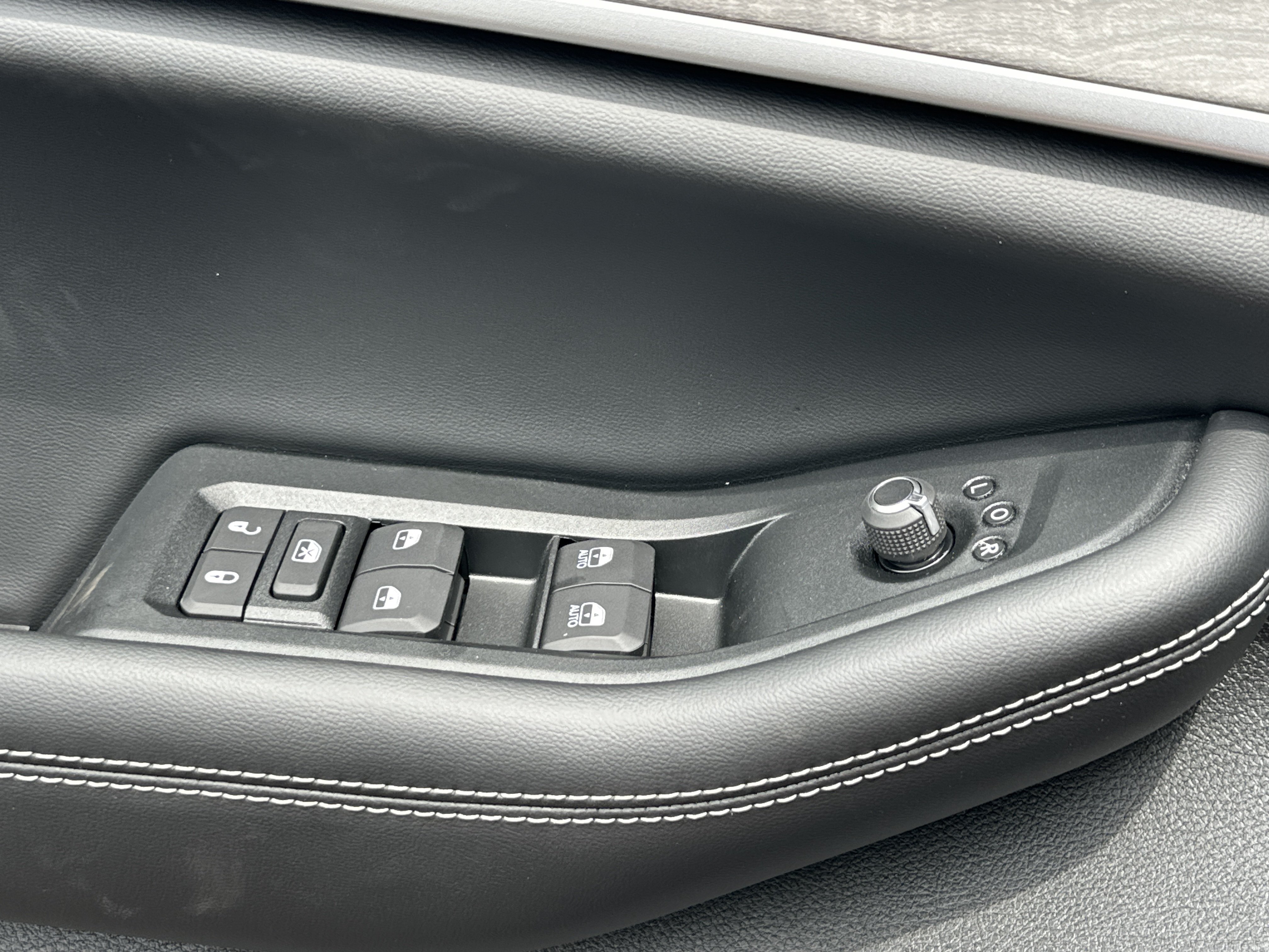 New 2026 Jeep Grand Cherokee Altitude AWD/4WD image 12