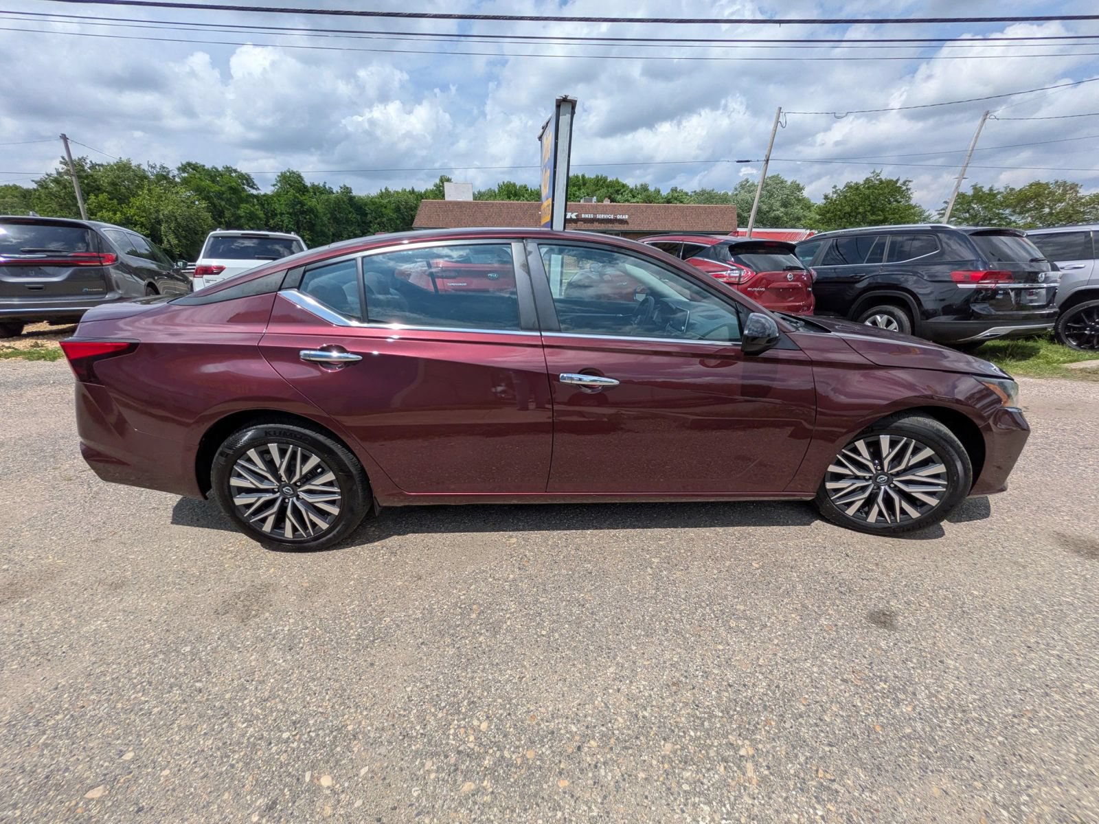Used 2023 Nissan Altima 2.5 SV FWD image 7