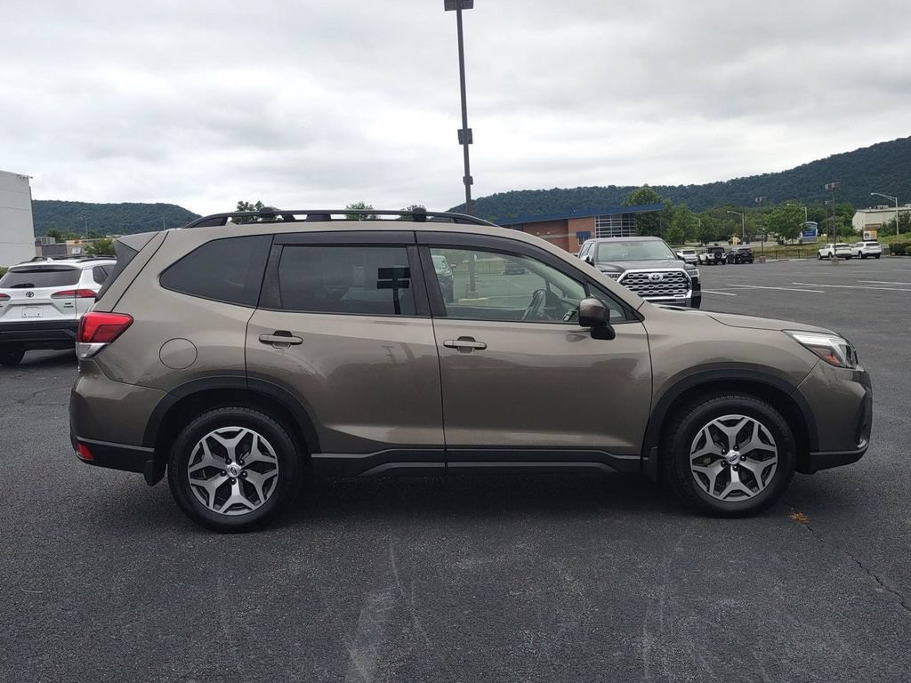 Used 2021 Subaru Forester Premium AWD/4WD image 4
