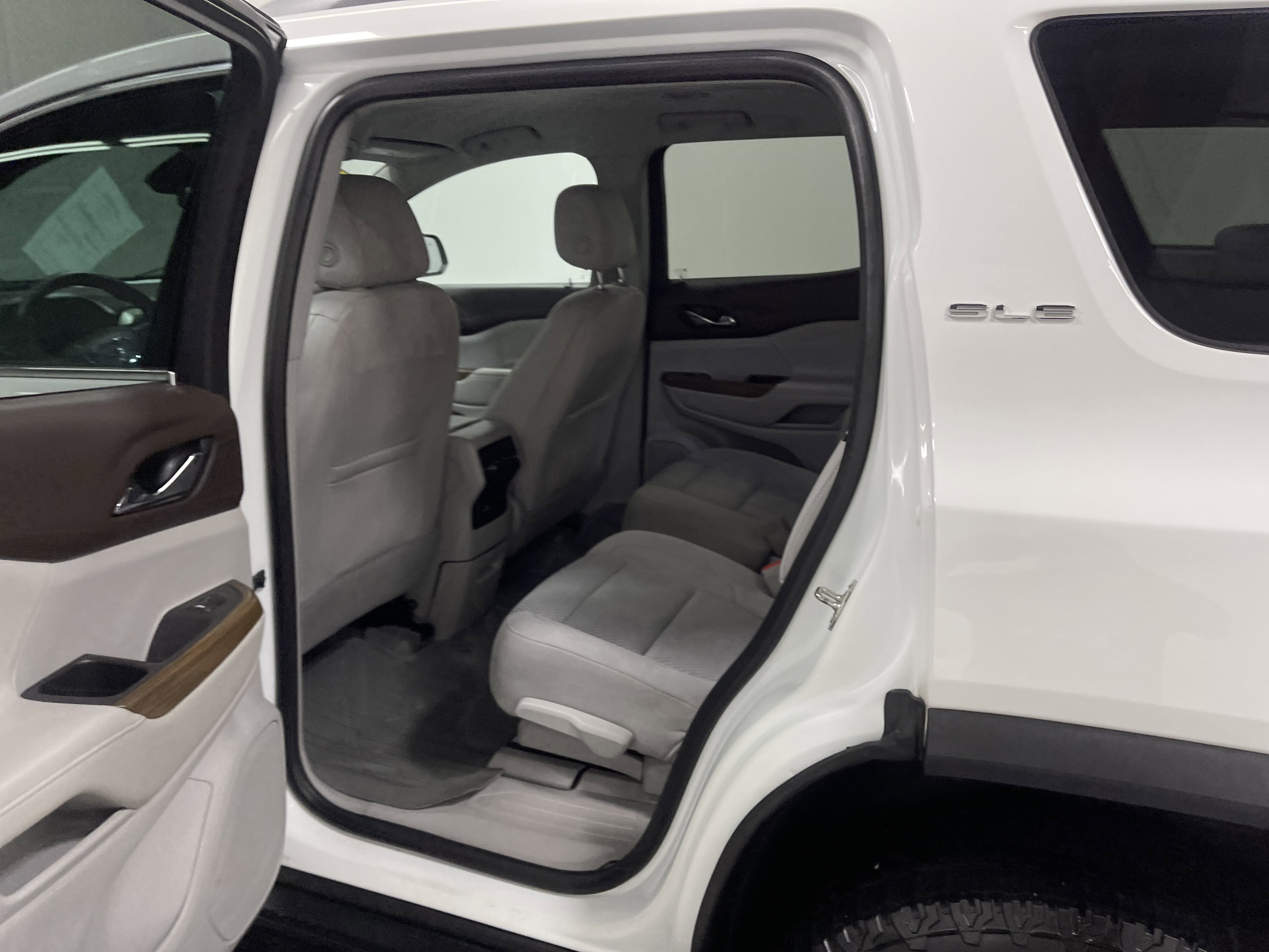 Used 2021 GMC Acadia SLE w/ Driver Convenience Package AWD/4WD image 13