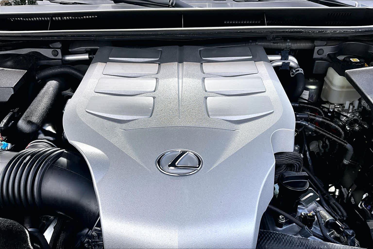 Used 2021 Lexus GX 460 Premium w/ Accessory Package AWD/4WD image 32