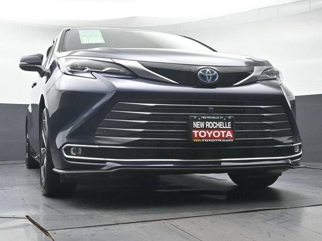 Certified 2025 Toyota Sienna Platinum AWD/4WD image 46