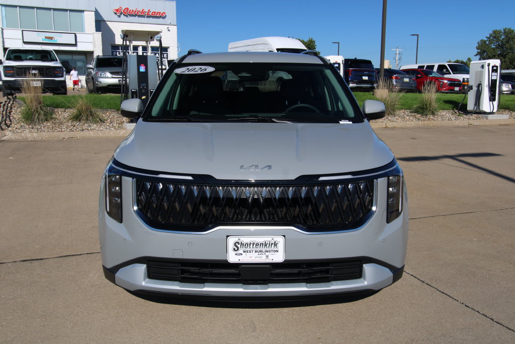 Used 2026 Kia Carnival EX FWD image 2