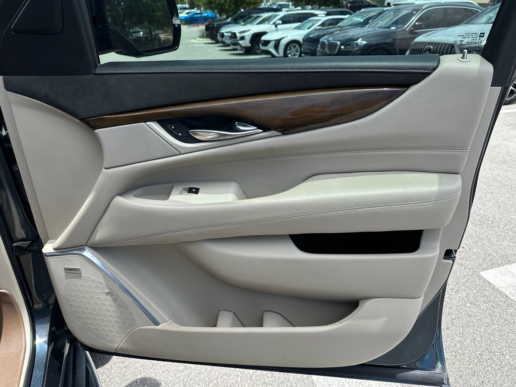 Used 2020 Cadillac Escalade ESV Luxury RWD image 38
