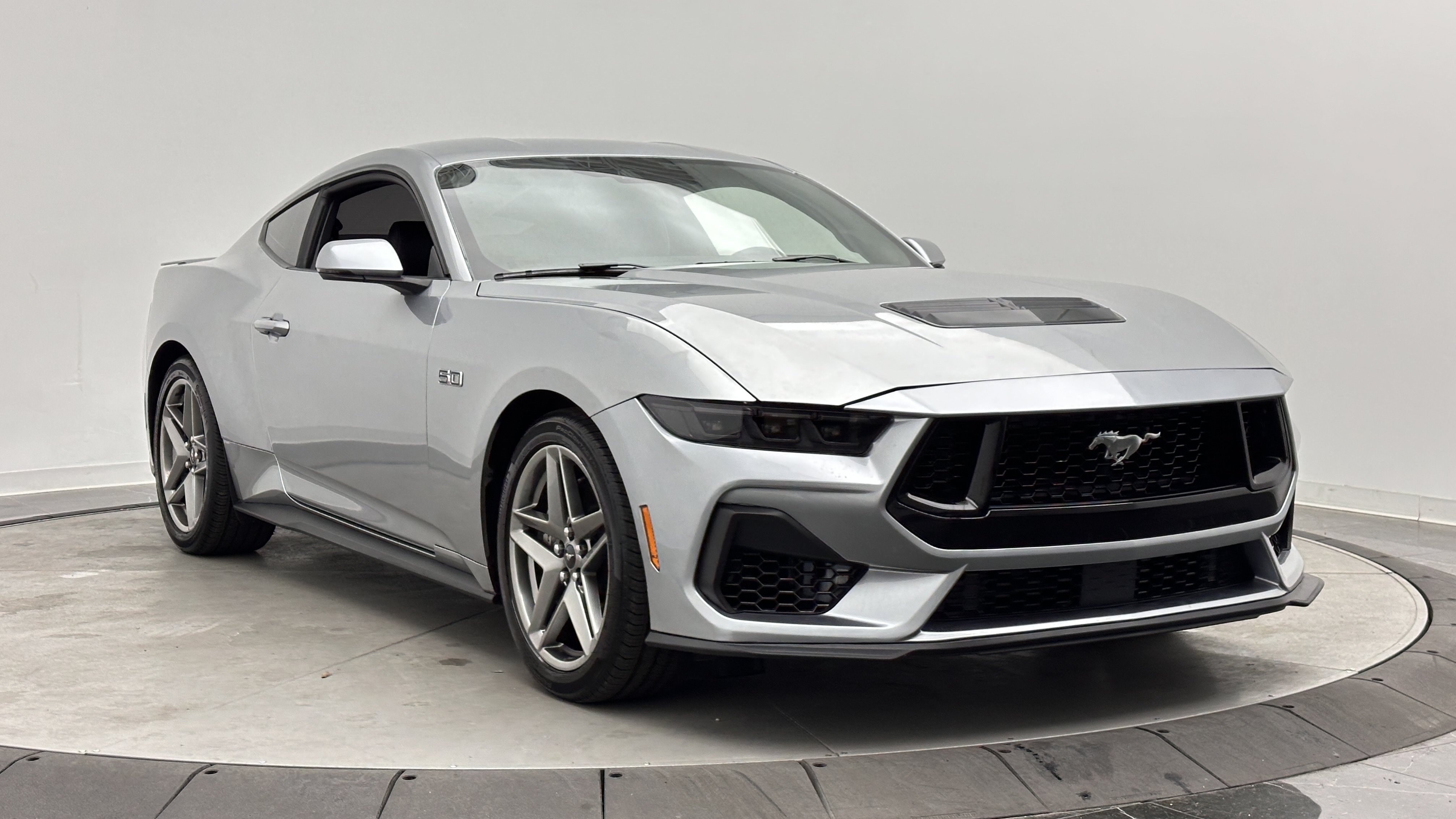 Used 2024 Ford Mustang GT Premium RWD image 3