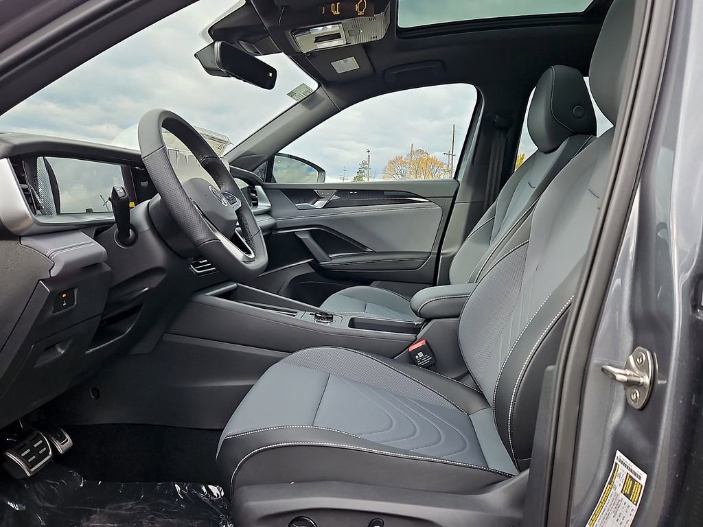 New 2026 Volkswagen Tiguan SE R-Line image 11