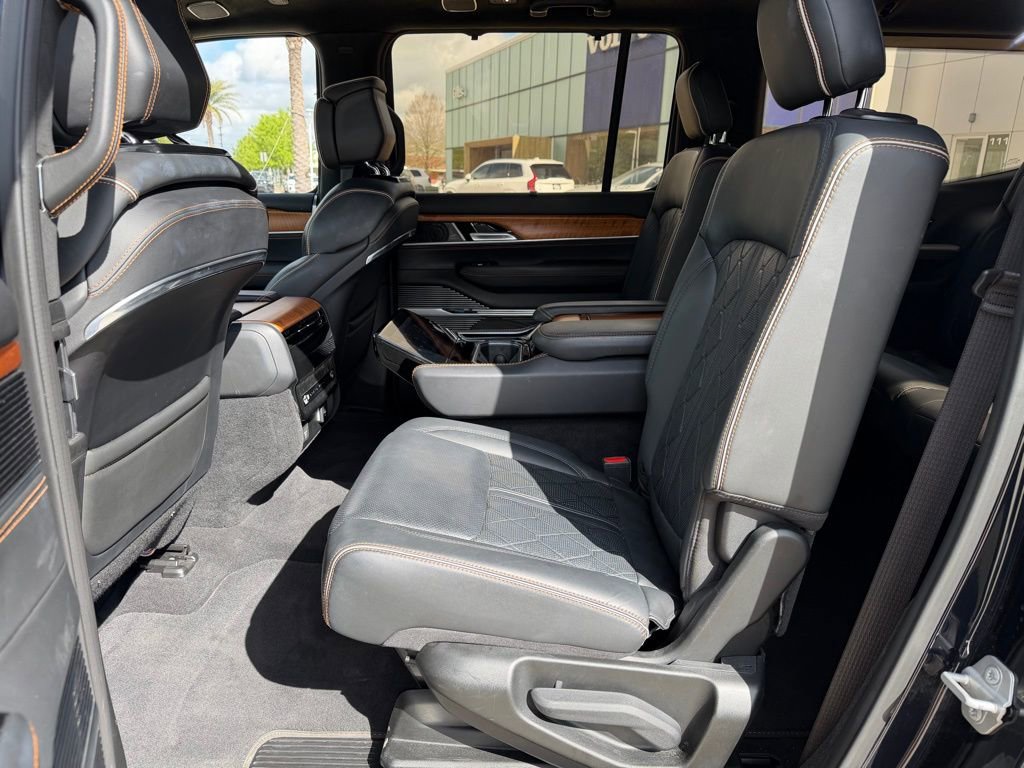 Used 2022 Jeep Grand Wagoneer Series III image 13