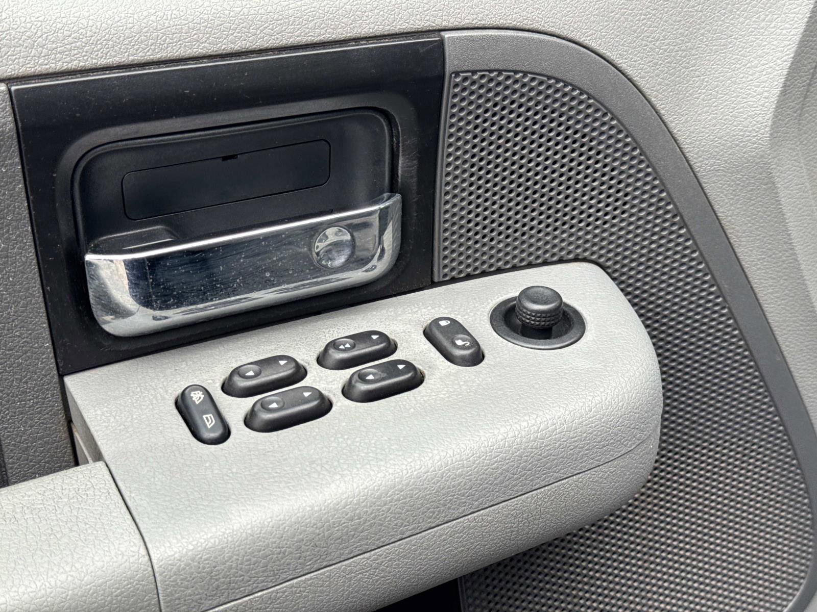 Used 2005 Ford F150 XLT image 13