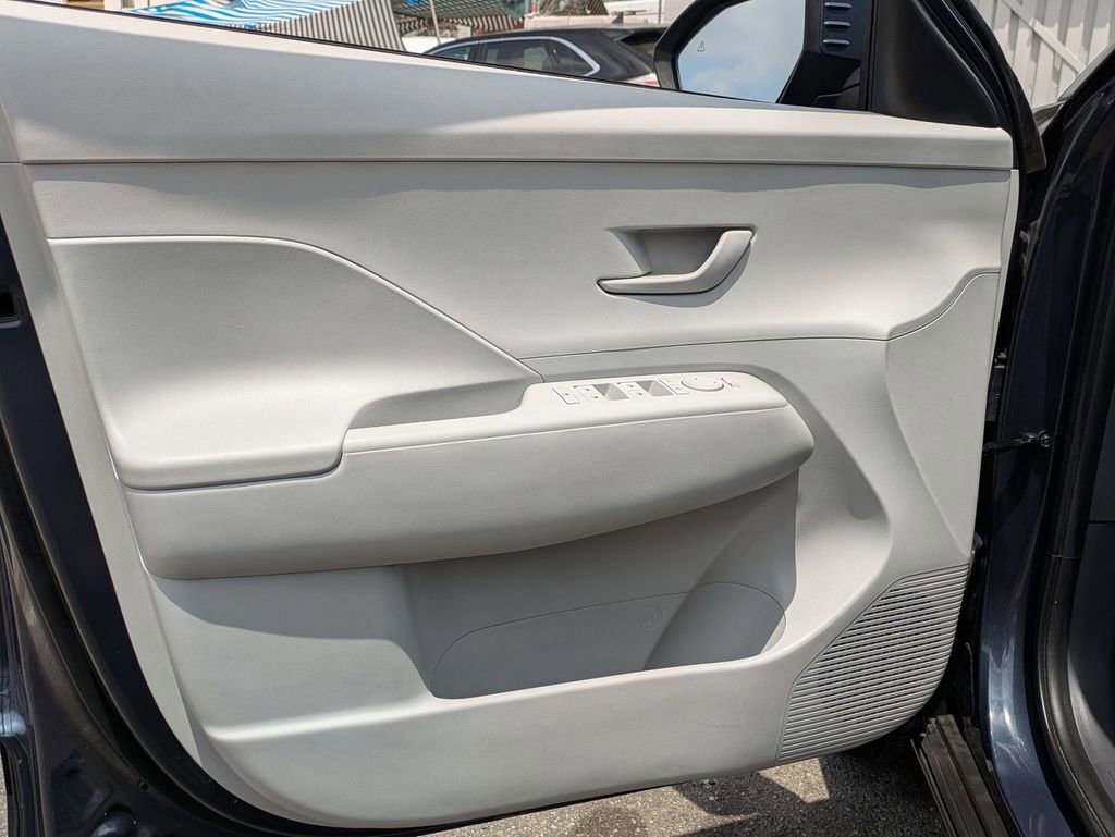 Used 2025 Hyundai Kona SEL FWD image 11
