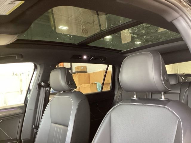 Certified 2024 Volkswagen Tiguan SE R-Line image 17