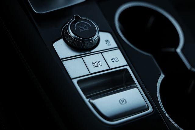 Certified 2025 Genesis G70 2.5T image 40