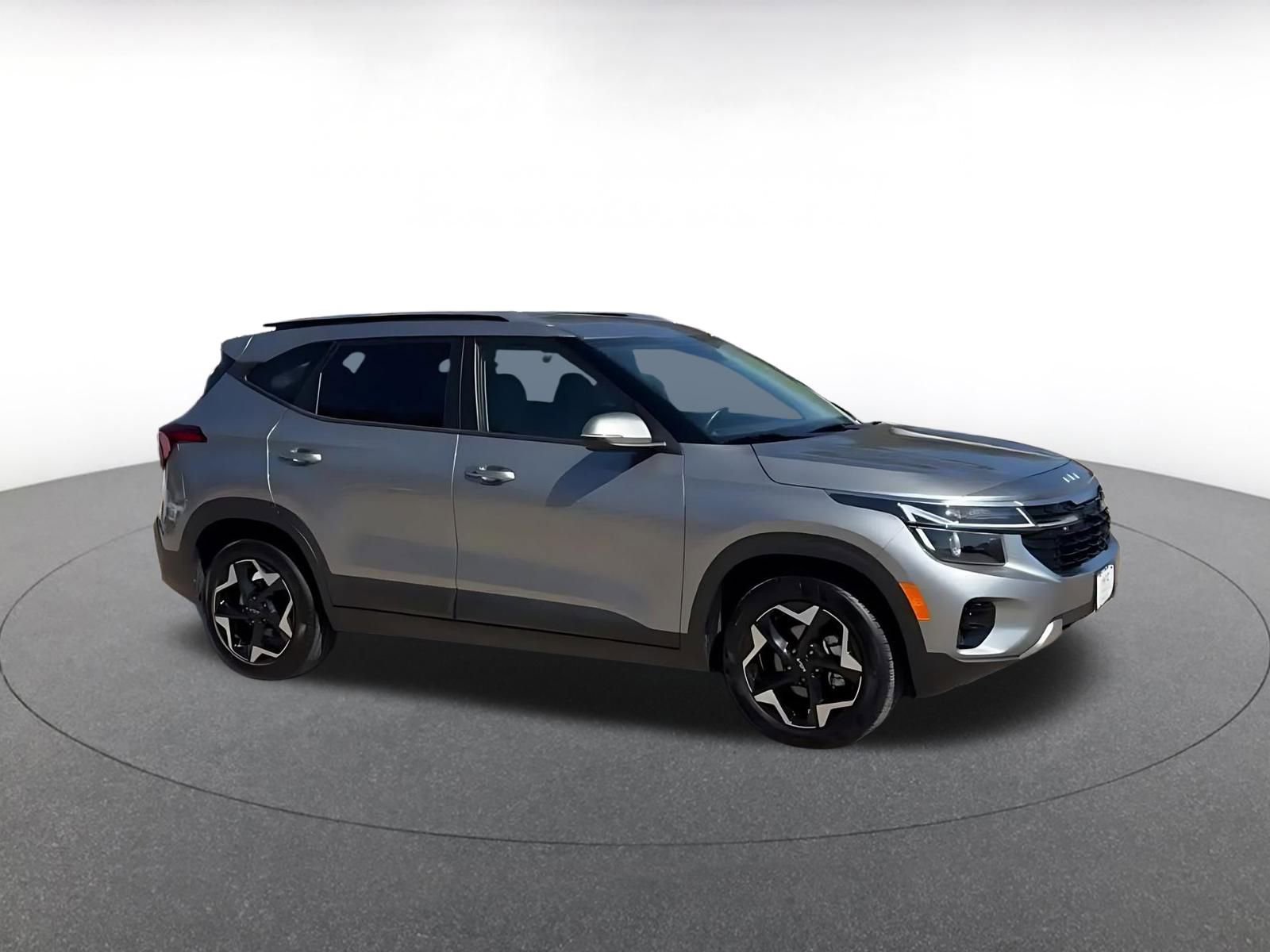 Used 2025 Kia Seltos S image 2