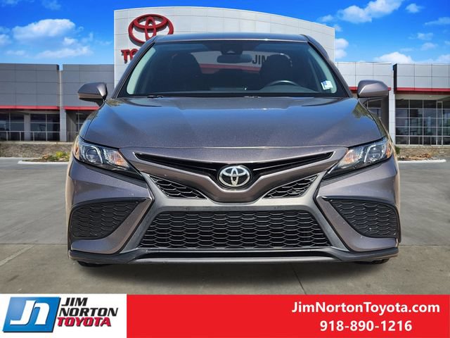 Used 2021 Toyota Camry SE FWD image 2