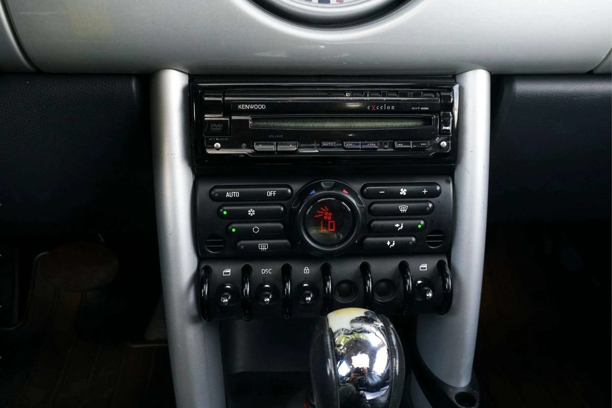 Used 2004 MINI Cooper Hardtop FWD image 19