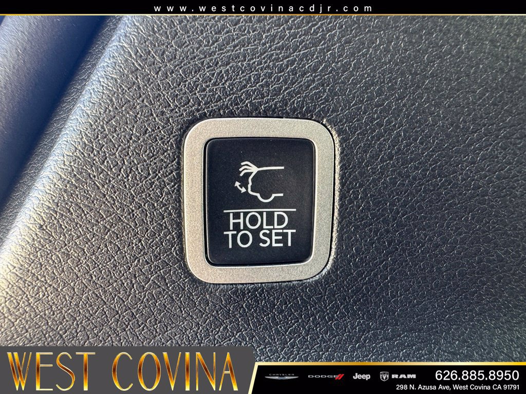 New 2027 Chrysler Pacifica Limited FWD image 13