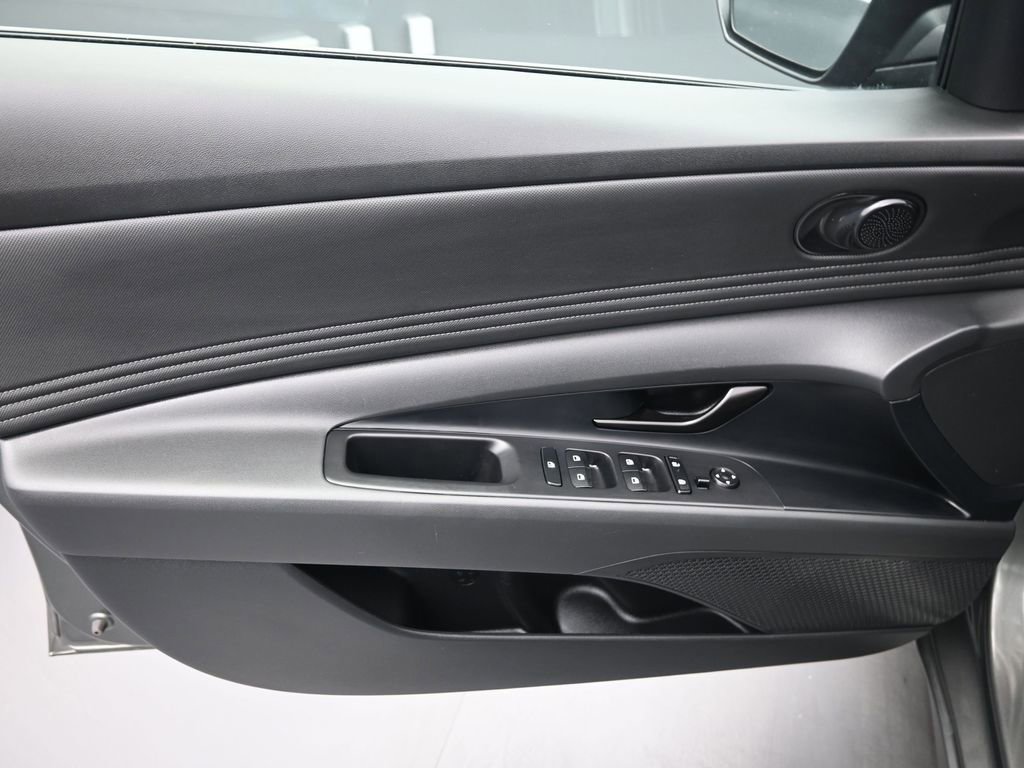 Used 2025 Hyundai Elantra Sport image 14