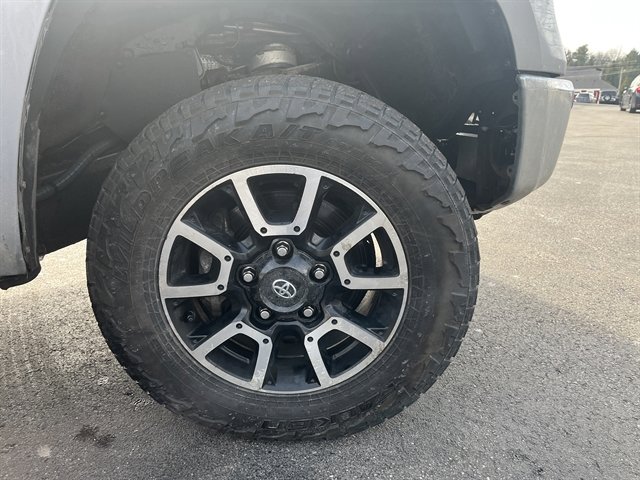 Used 2016 Toyota Tundra Limited w/ Limited Premium Package image 4